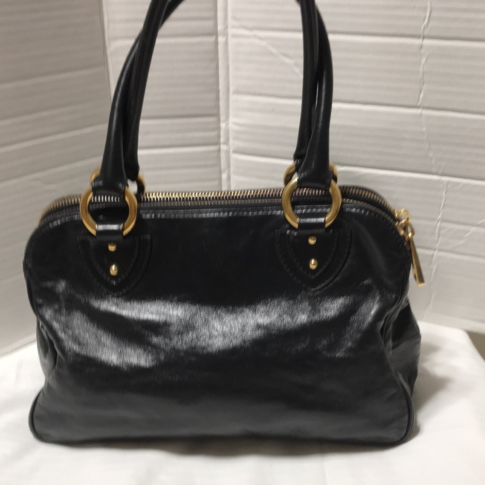 Marc Jacobs triple compartment satchel with double lock and gold tone hardware. - Picture 4 of 16
